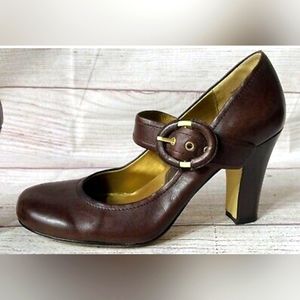 NINE WEST BROWN LEATHER HEELS WITH GOLD TONE BUCKLE SIZE 7.5